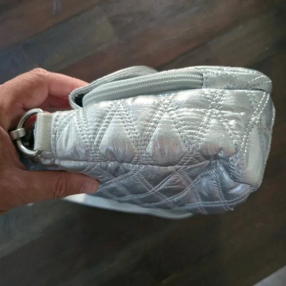 Baggallini Silver Quilted Crossbody Bag - Picture 4 of 4
